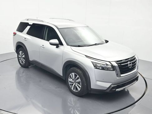 Certified 2025 Nissan Pathfinder SL FWD image 32