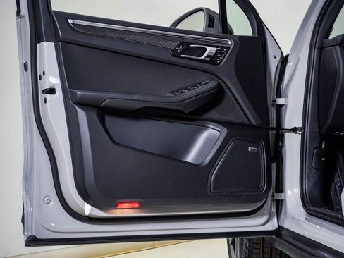 New 2026 Porsche Macan Turbo image 25