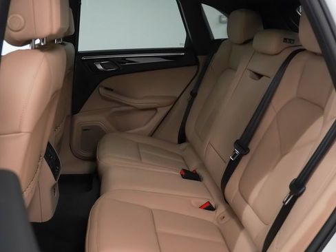 Certified 2026 Porsche Macan AWD/4WD image 19