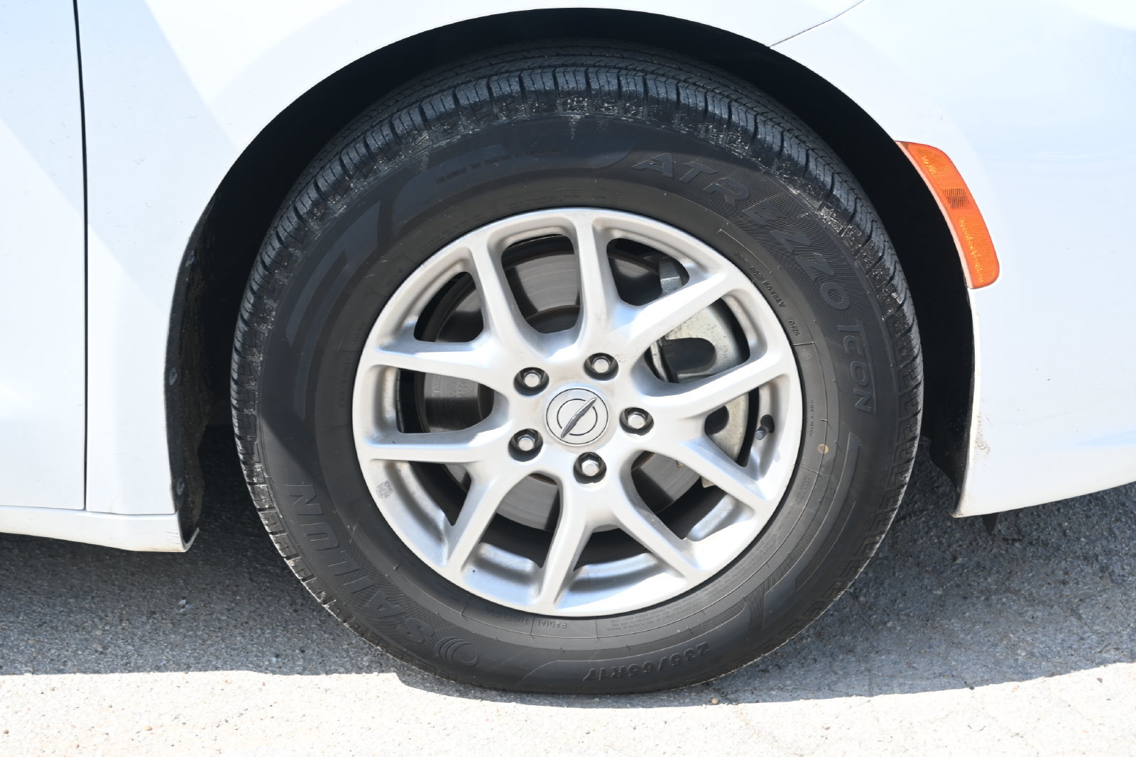 Used 2024 Chrysler Pacifica Touring-L FWD image 7