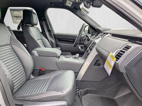 New 2025 Land Rover Discovery S image 17