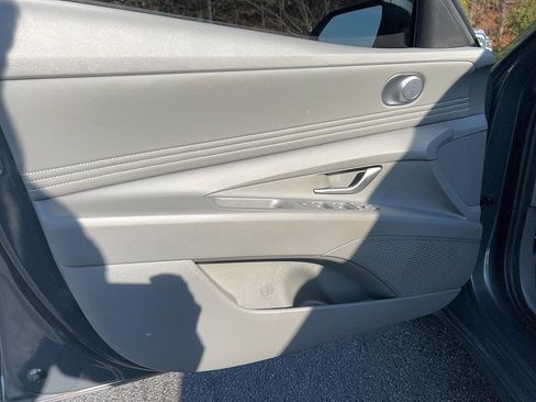 Used 2023 Hyundai Elantra SEL w/ Convenience Package image 11