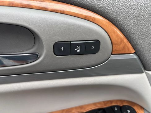 Used 2012 Buick Enclave Leather AWD/4WD image 18