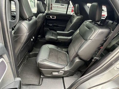 Used 2022 Ford Explorer ST AWD/4WD image 18