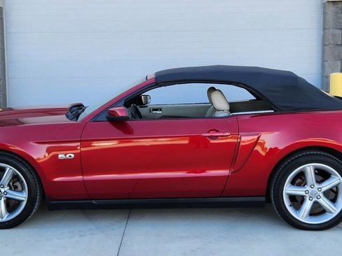 Used 2011 Ford Mustang GT Premium image 19