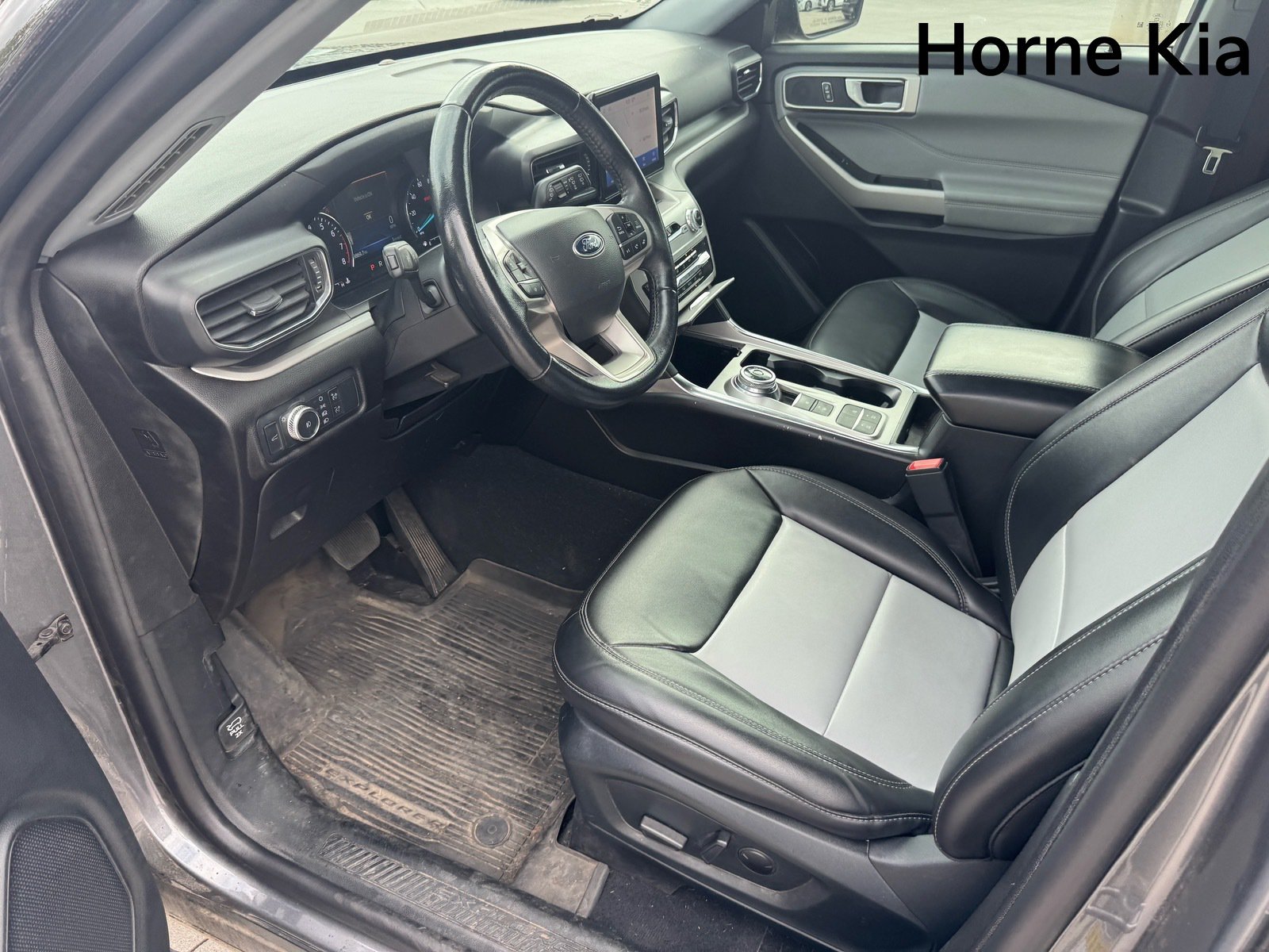 Used 2022 Ford Explorer XLT w/ Equipment Group 202A RWD image 9