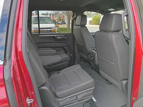 New 2026 Chevrolet Suburban LT image 22