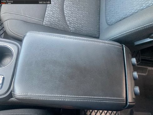 Used 2014 GMC Acadia SLE FWD image 33