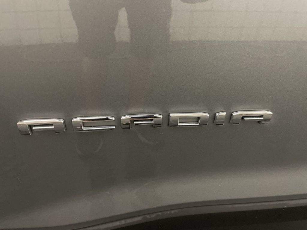 Used 2023 GMC Acadia SLT w/ Preferred Package FWD image 25
