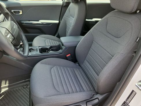 New 2025 Kia K4 EX image 4