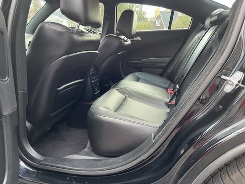 Used 2017 Dodge Charger SXT w/ AWD Plus Group image 10