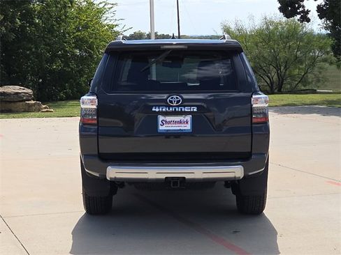 Used 2024 Toyota 4Runner TRD Off-Road Premium image 7