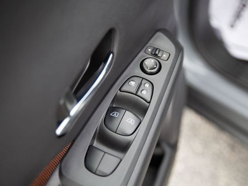 Used 2023 Nissan Kicks SR image 17