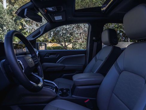 Used 2024 Chevrolet Colorado ZR2 w/ ZR2 Convenience Package III image 14