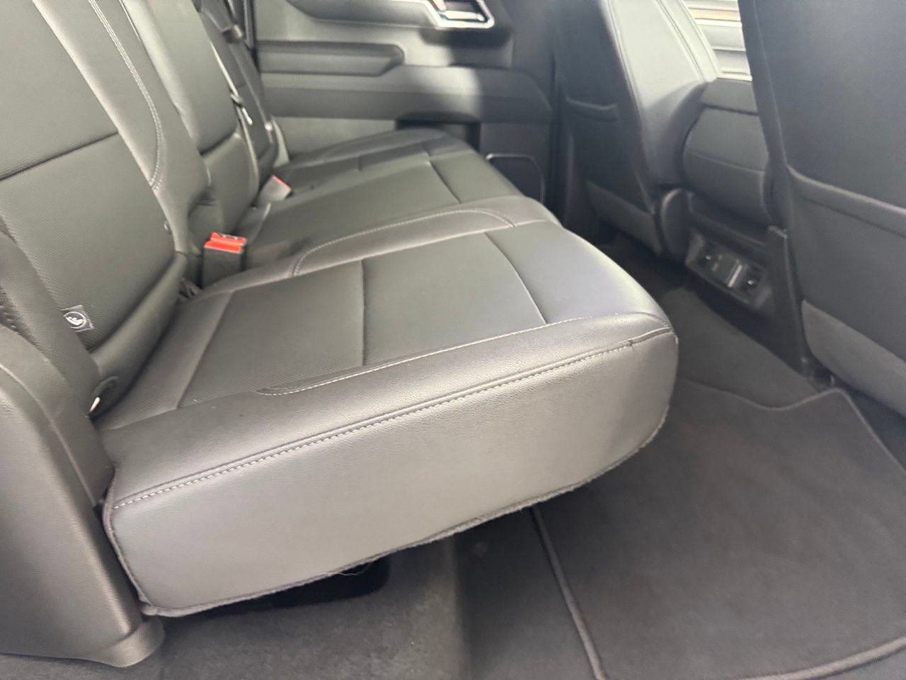 Used 2025 GMC Sierra 1500 SLT AWD/4WD image 34
