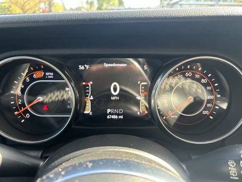 Used 2018 Jeep Wrangler Unlimited Sahara image 9