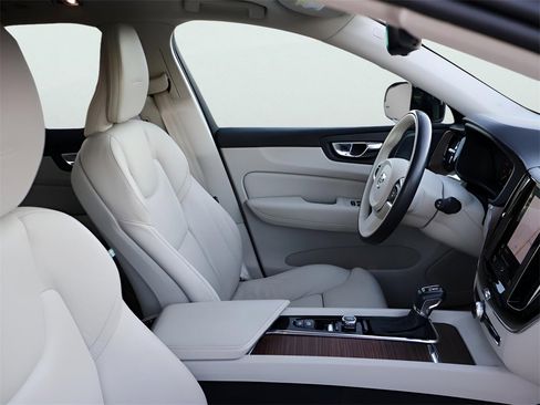 Used 2020 Volvo XC60 T5 Inscription image 10