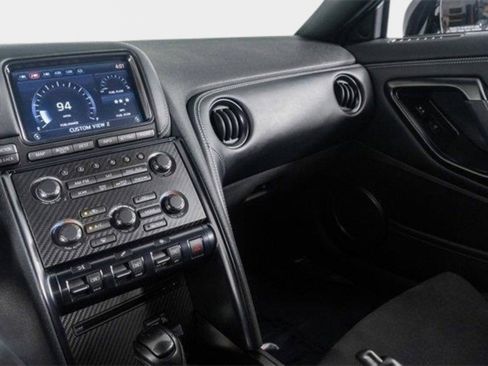 Used 2015 Nissan GT-R Premium image 29