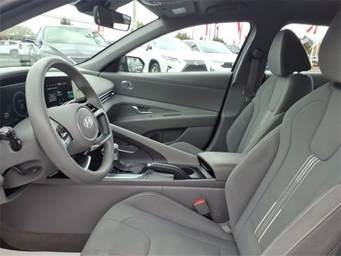 Used 2024 Hyundai Elantra SEL image 5