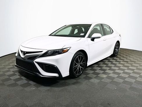 Certified 2023 Toyota Camry SE w/ Convenience Package image 4
