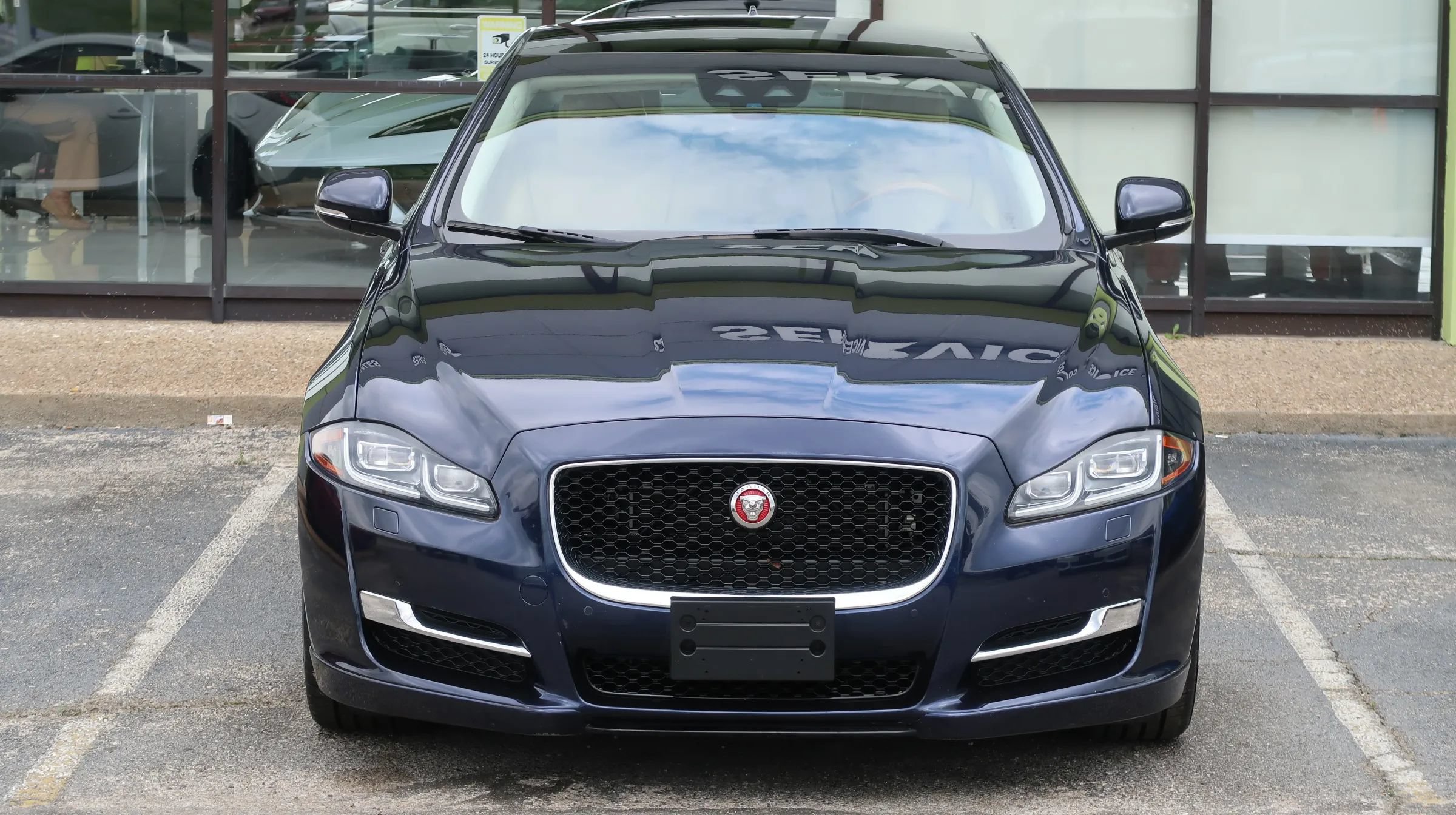 Used 2019 Jaguar XJ R-Sport RWD image 4