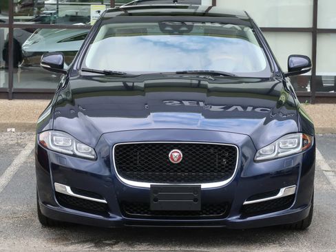 Used 2019 Jaguar XJ R-Sport RWD image 4
