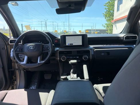 Certified 2024 Toyota Tacoma TRD Off-Road AWD/4WD image 17