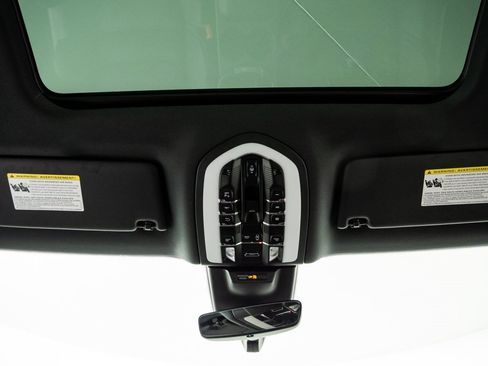 New 2026 Porsche Macan image 20