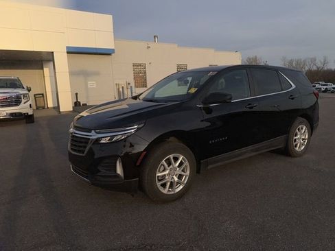 Used 2024 Chevrolet Equinox LT image 2