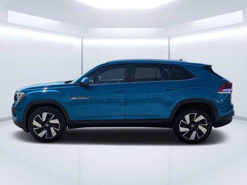 Used 2024 Volkswagen Atlas Cross Sport SE w/ Panoramic Sunroof Package FWD image 6