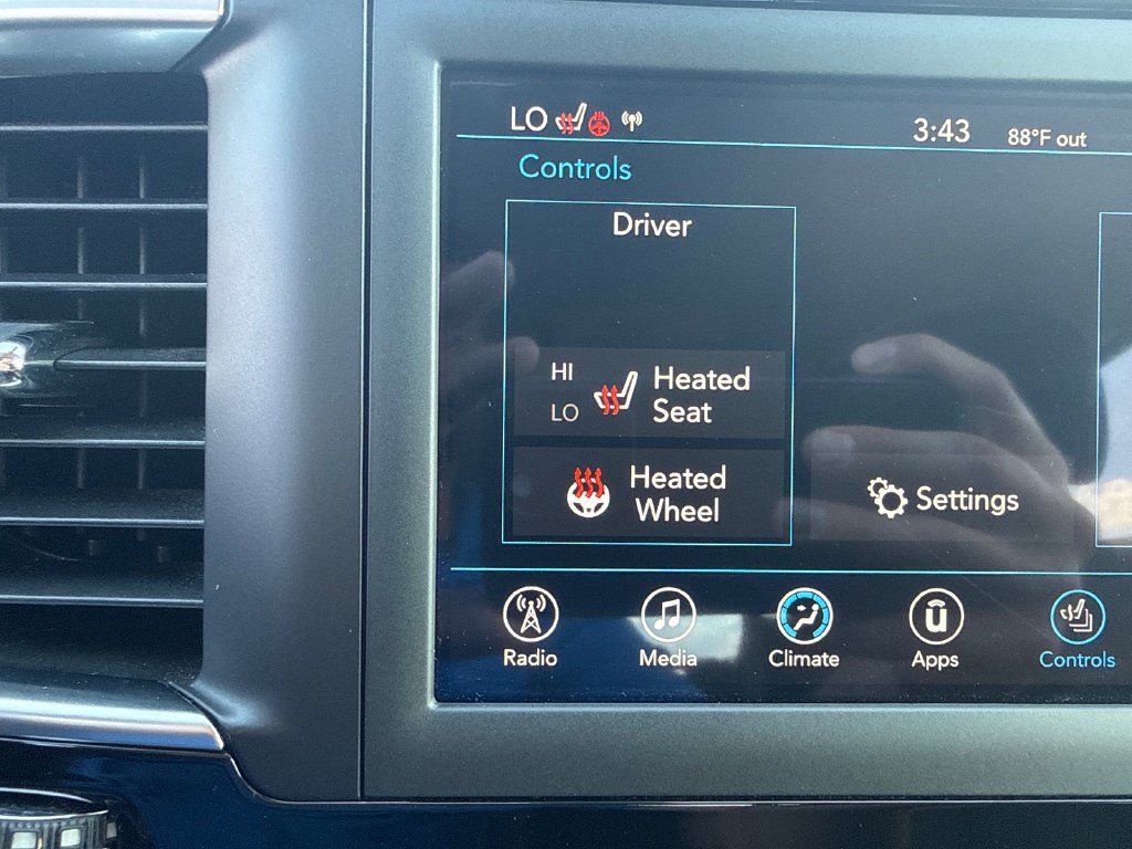 Used 2019 Chrysler Pacifica Touring Plus w/ Tire & Wheel Group FWD image 28