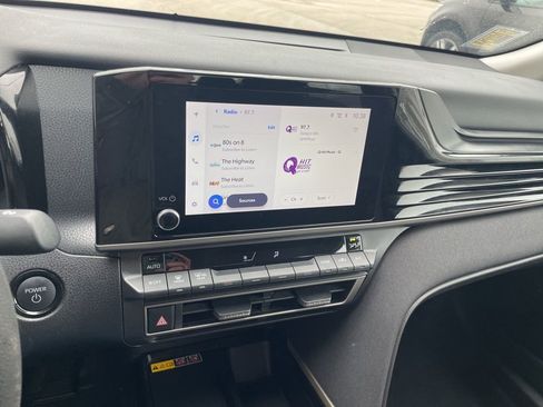 Used 2025 Toyota Camry LE image 18