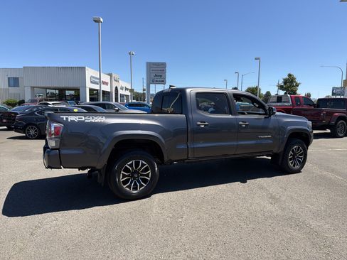 Used 2021 Toyota Tacoma TRD Sport AWD/4WD image 6