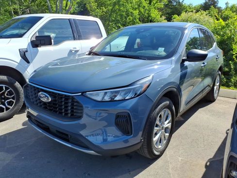 Used 2026 Ford Escape Active w/ Cold Weather Package AWD/4WD image 3