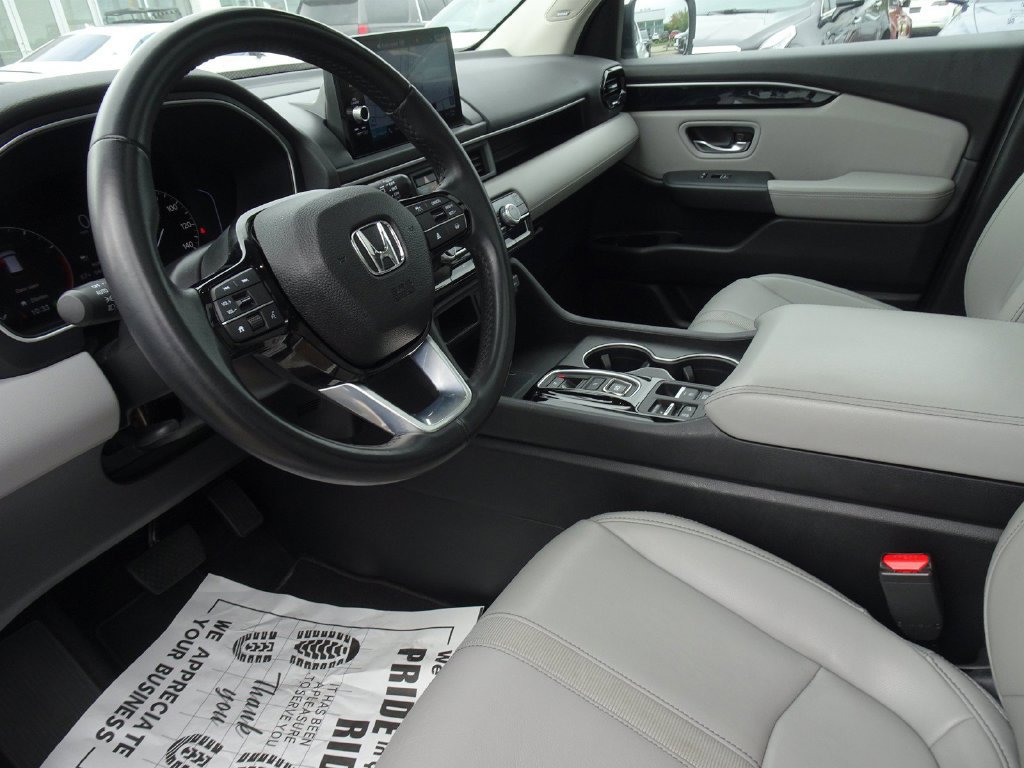 Used 2023 Honda Pilot Touring image 13