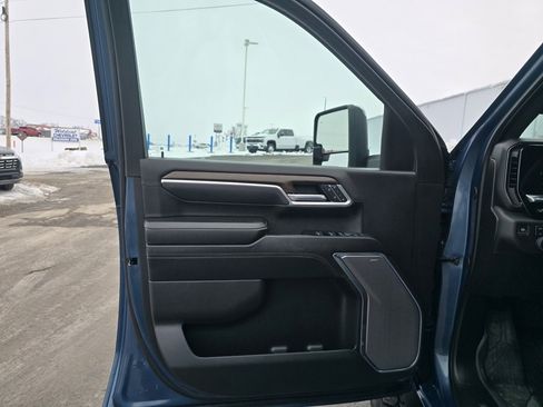 Used 2025 Chevrolet Silverado 2500 High Country w/ High Country Premium Package image 12