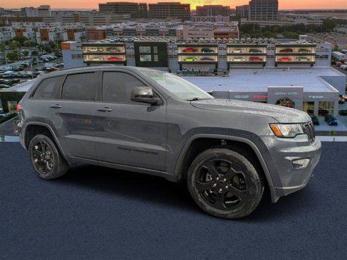 Certified 2018 Jeep Grand Cherokee Laredo image 1