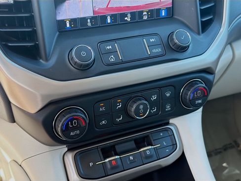 Used 2022 GMC Acadia Denali w/ Denali Ultimate Package image 15