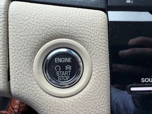 Used 2019 Ford Taurus Limited FWD image 19