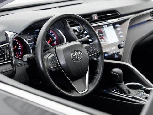 Used 2019 Toyota Camry XSE image 9