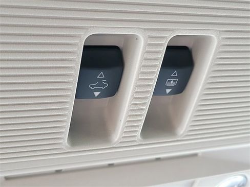 New 2025 Nissan Kicks SR w/ SR Premium Package image 16