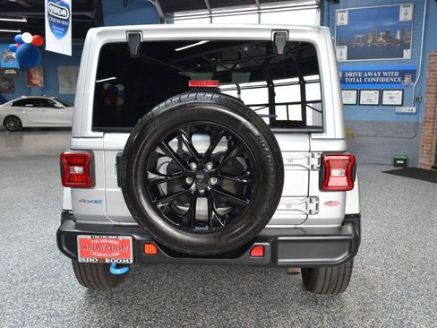 Used 2024 Jeep Wrangler Unlimited Sahara w/ Technology Group AWD/4WD image 4