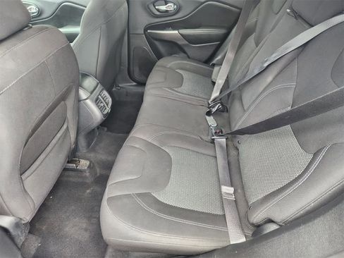 Used 2019 Jeep Cherokee Latitude w/ Popular Appearance Group image 27