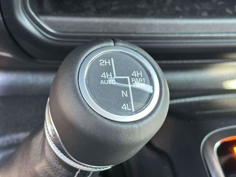 Used 2024 Jeep Wrangler Unlimited Sahara w/ Technology Group AWD/4WD image 27