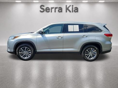 Used 2019 Toyota Highlander XLE FWD image 2