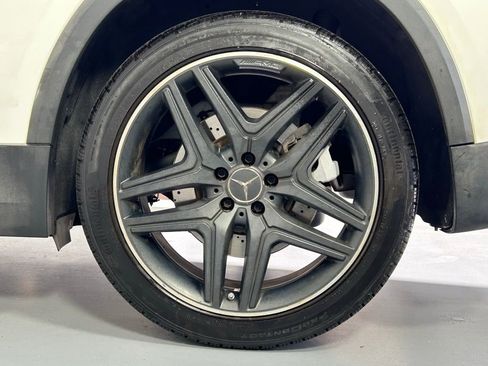 Used 2021 Mercedes-Benz GLA 35 AMG 4MATIC w/ Premium Package image 37