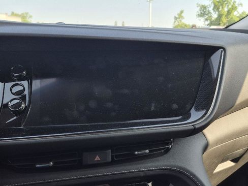 Used 2023 Buick Envision Essence FWD image 9