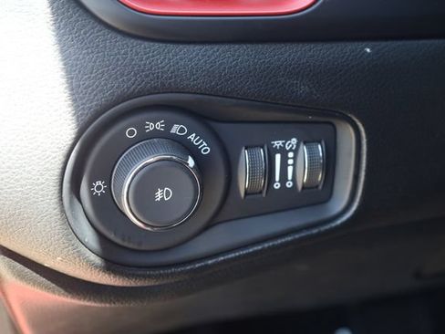 Used 2023 Jeep Renegade Trailhawk w/ Trailhawk Elite Group AWD/4WD image 10