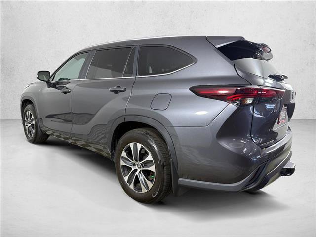 Used 2025 Toyota Highlander XLE AWD/4WD image 6