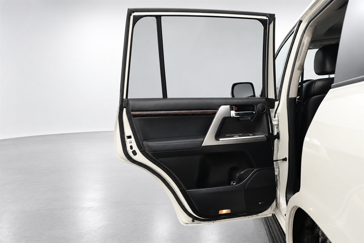 Used 2015 Toyota Land Cruiser AWD/4WD image 16